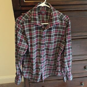 UNTUCKit Men's Black and Red Plaid Button-Down Shirt